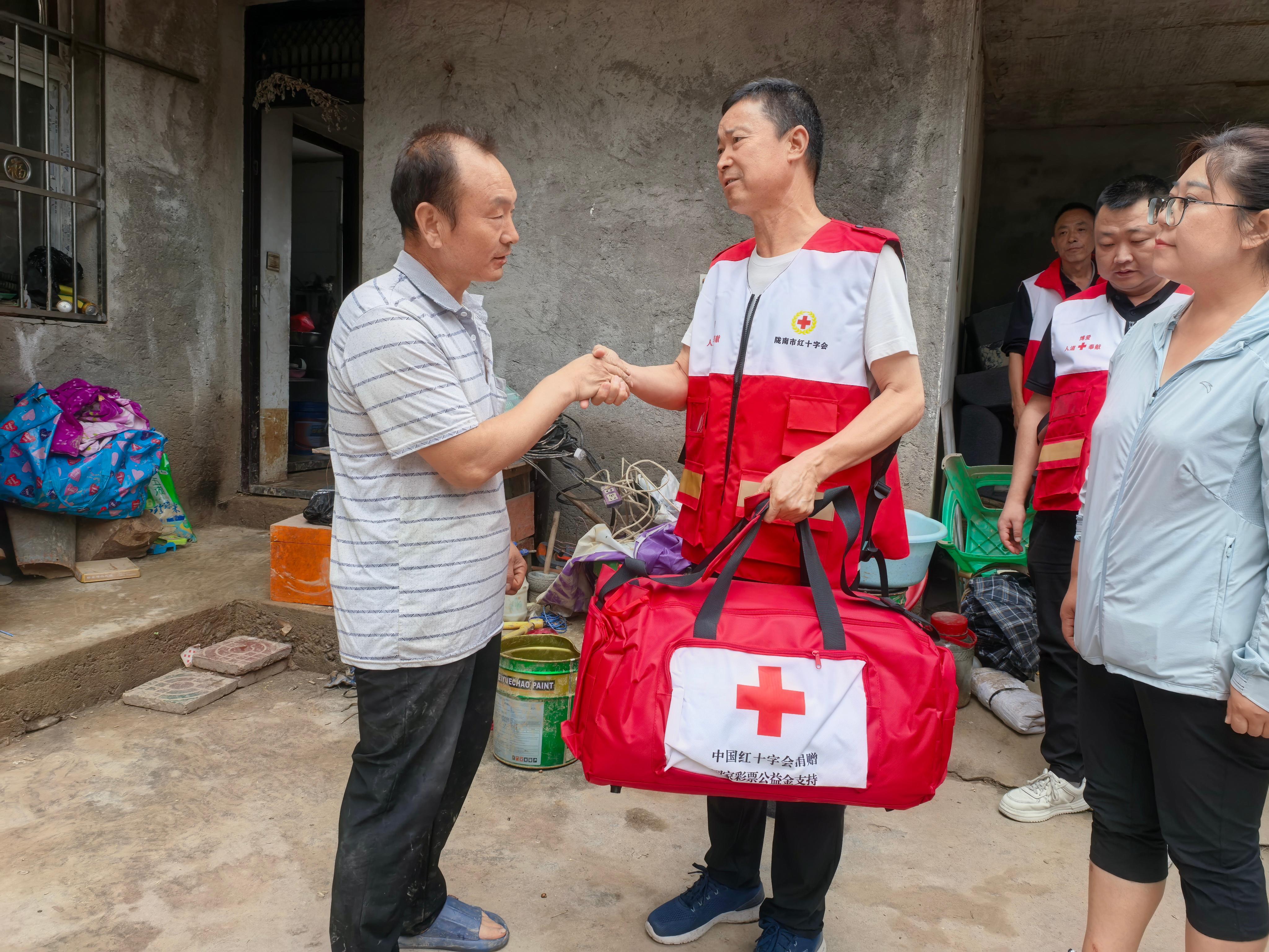 陇南市红十字在行动（二）pg电子模拟器抗洪救灾